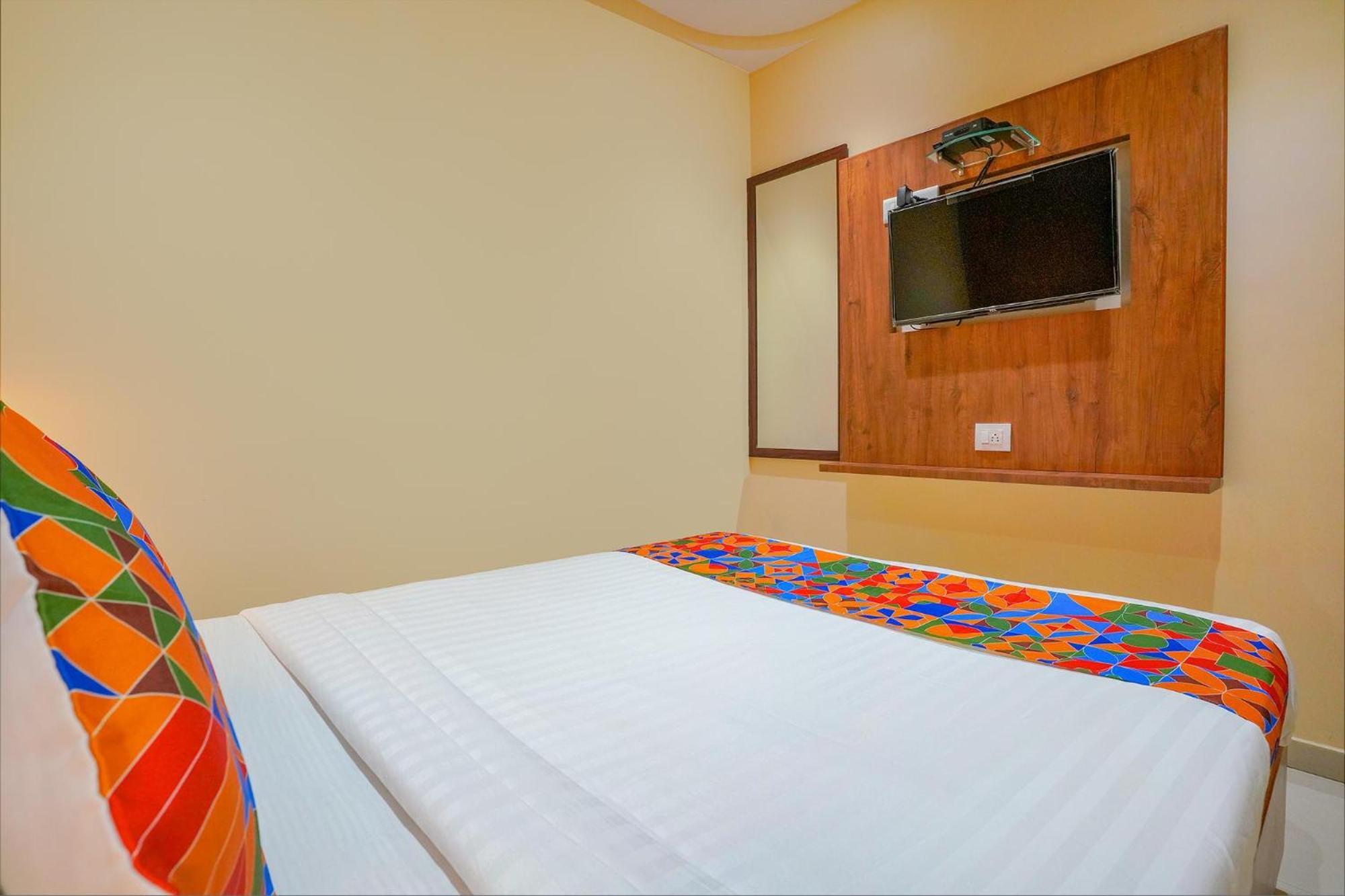 Fabexpress Colaba Grand - 700m From Gateway Of India Hotel 3*