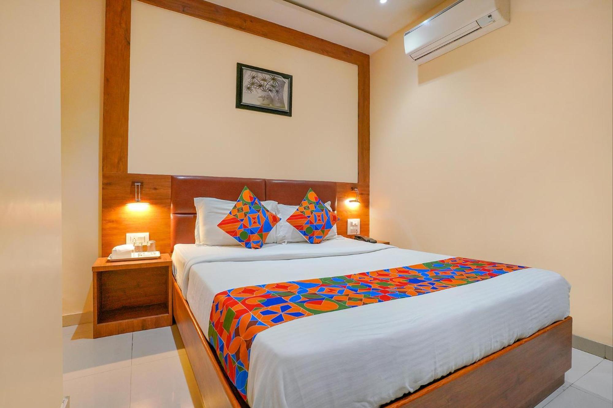 Hotel Fabexpress Colaba Grand - 700m From Gateway Of India Mumbai