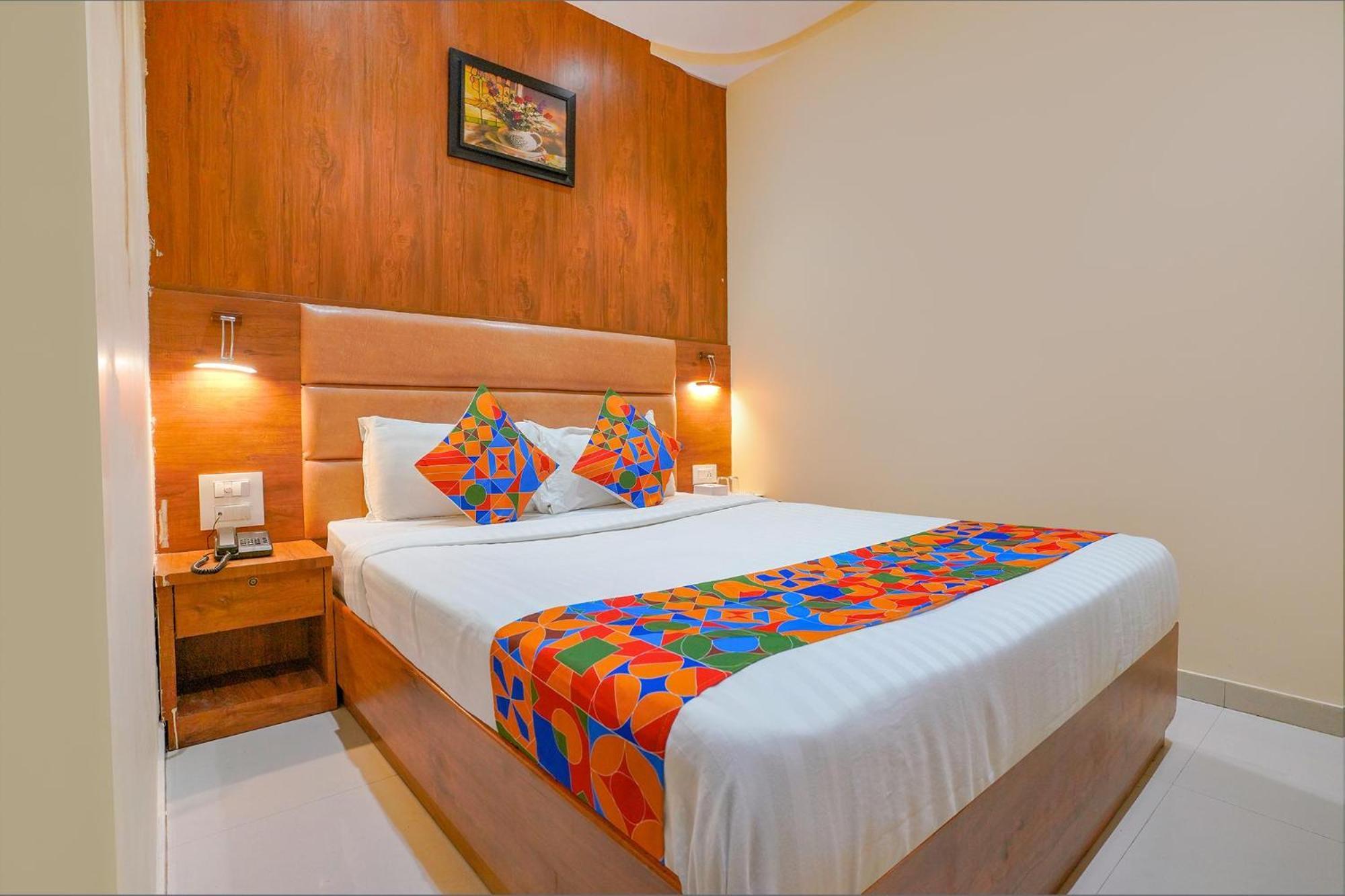 Fabexpress Colaba Grand - 700m From Gateway Of India