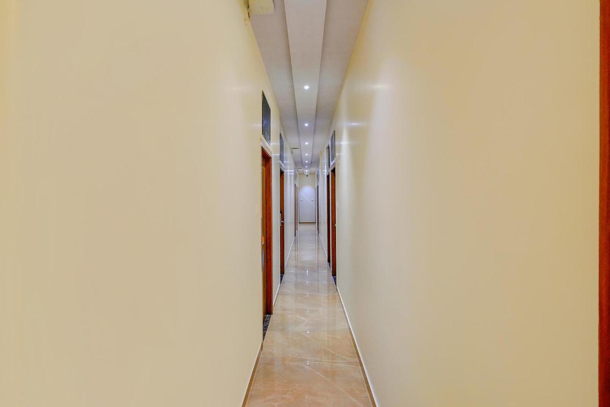 Fabexpress Colaba Grand - 700m From Gateway Of India Hotel