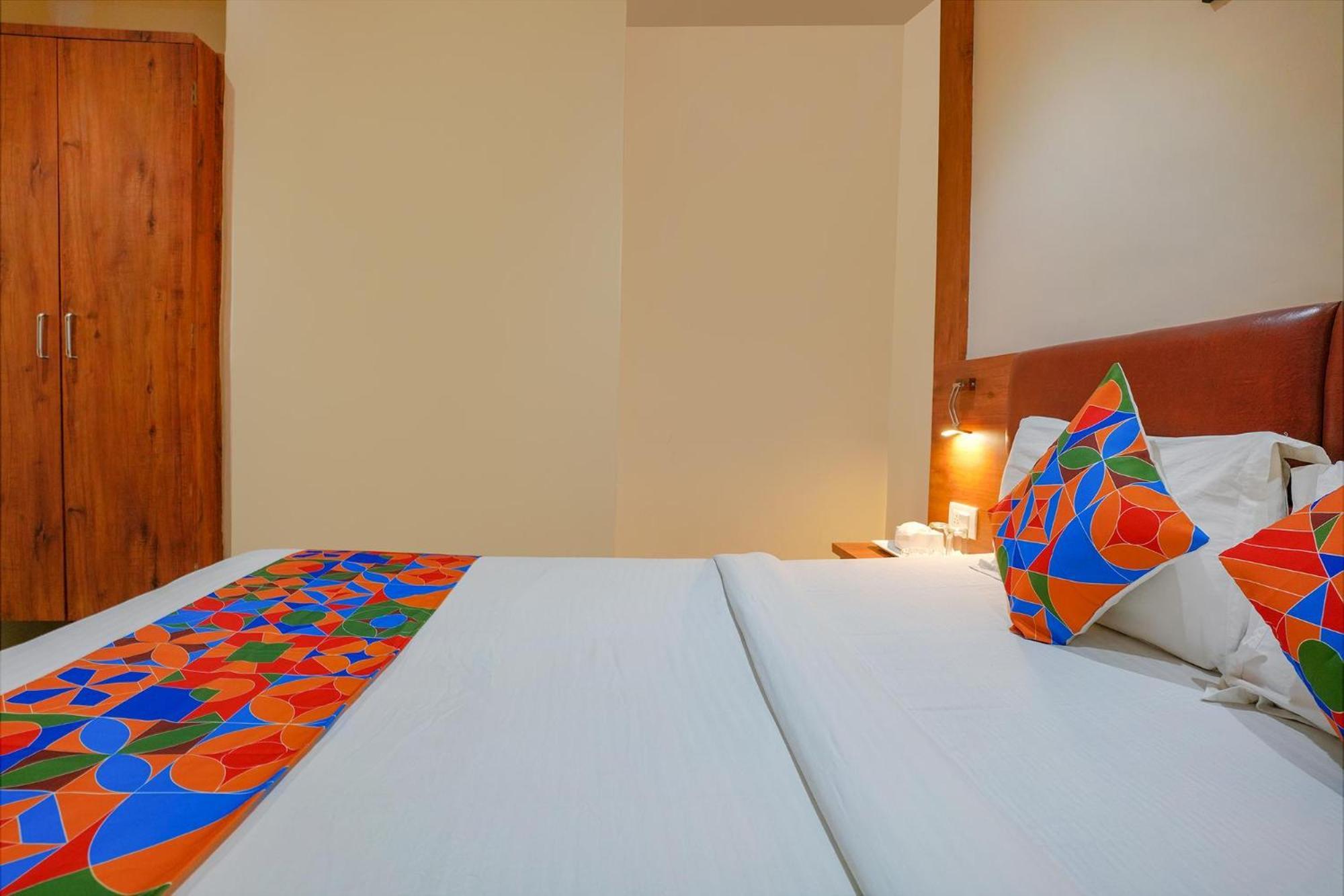 Fabexpress Colaba Grand - 700m From Gateway Of India Mumbai