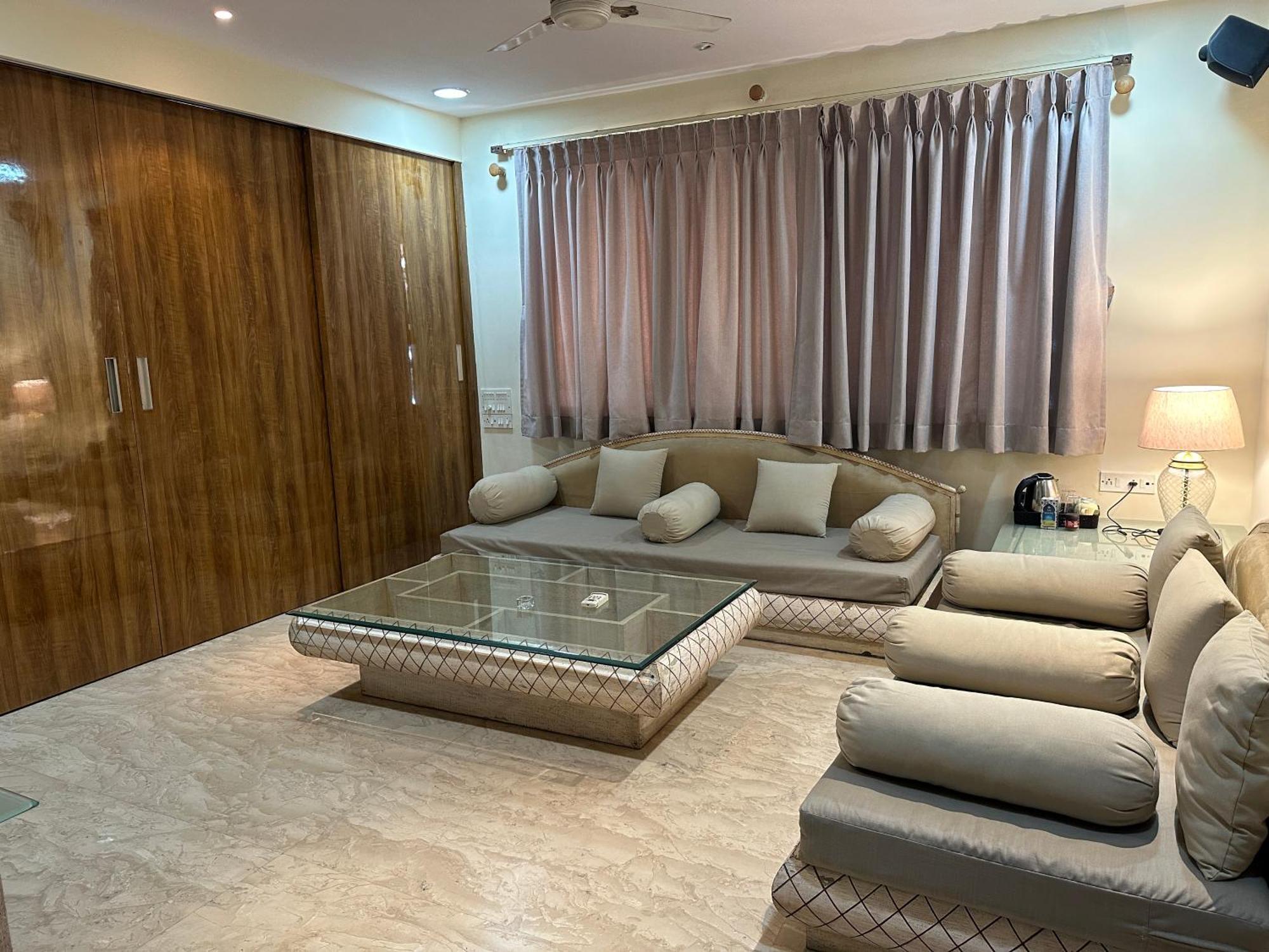 Apartment 1 Bed Hall At Jvpd Juhu *