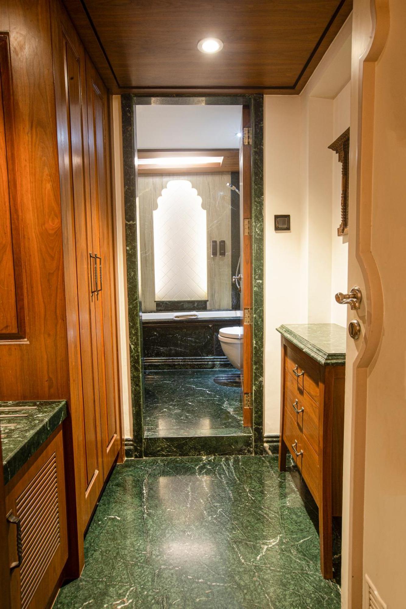 Hotel Bawa Continental