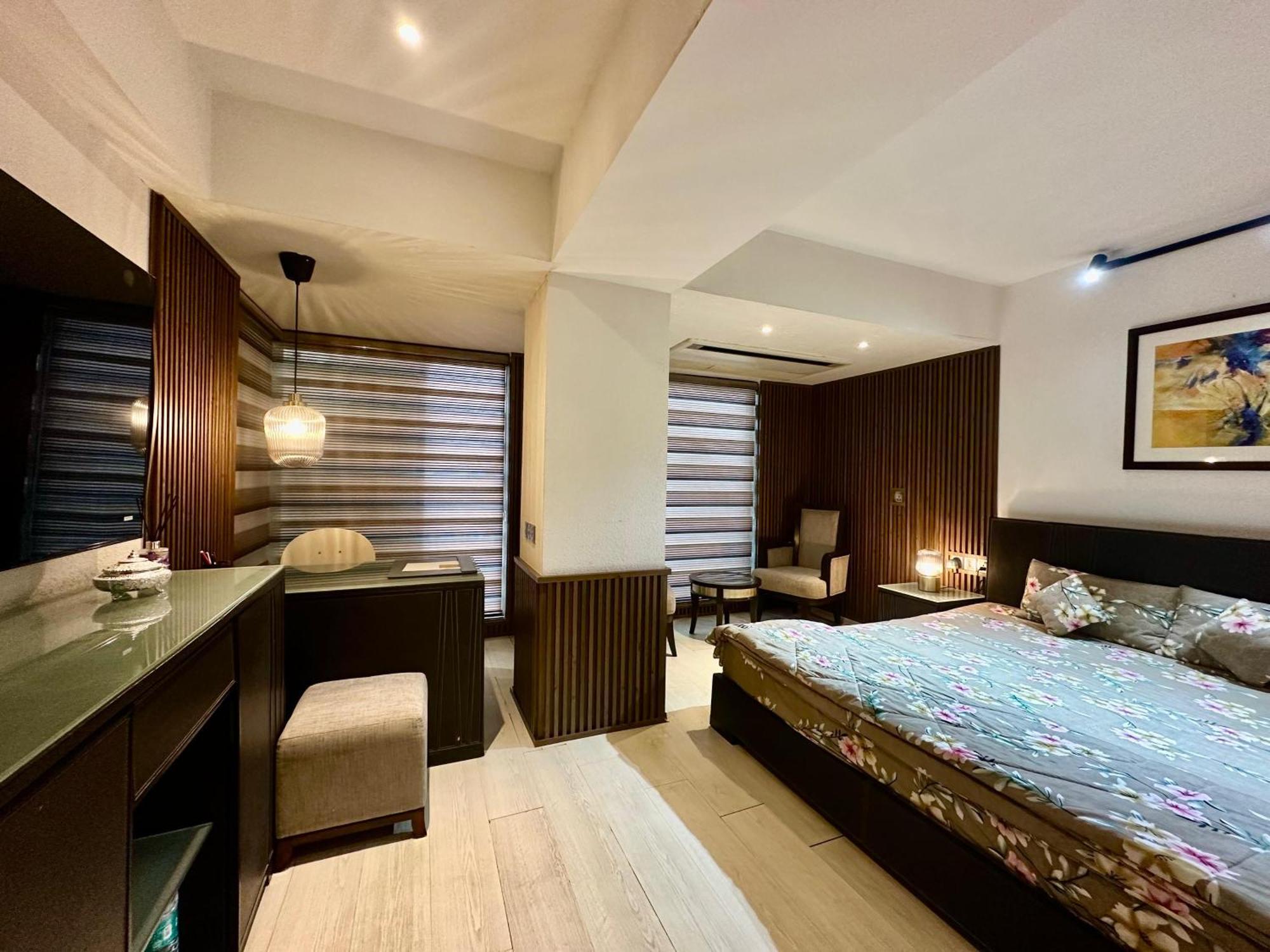 Hotel Om Metro Chandrakunj Mumbai