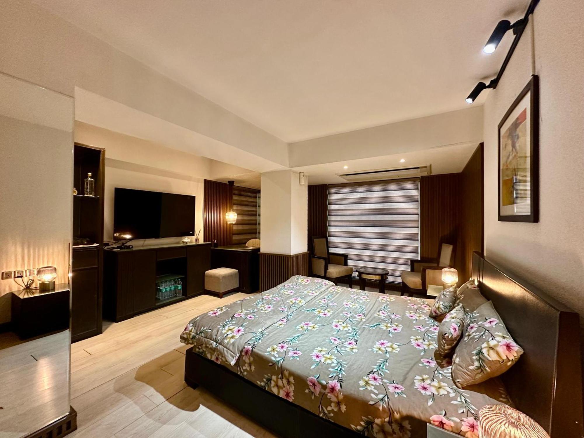 Hotel Om Metro Chandrakunj