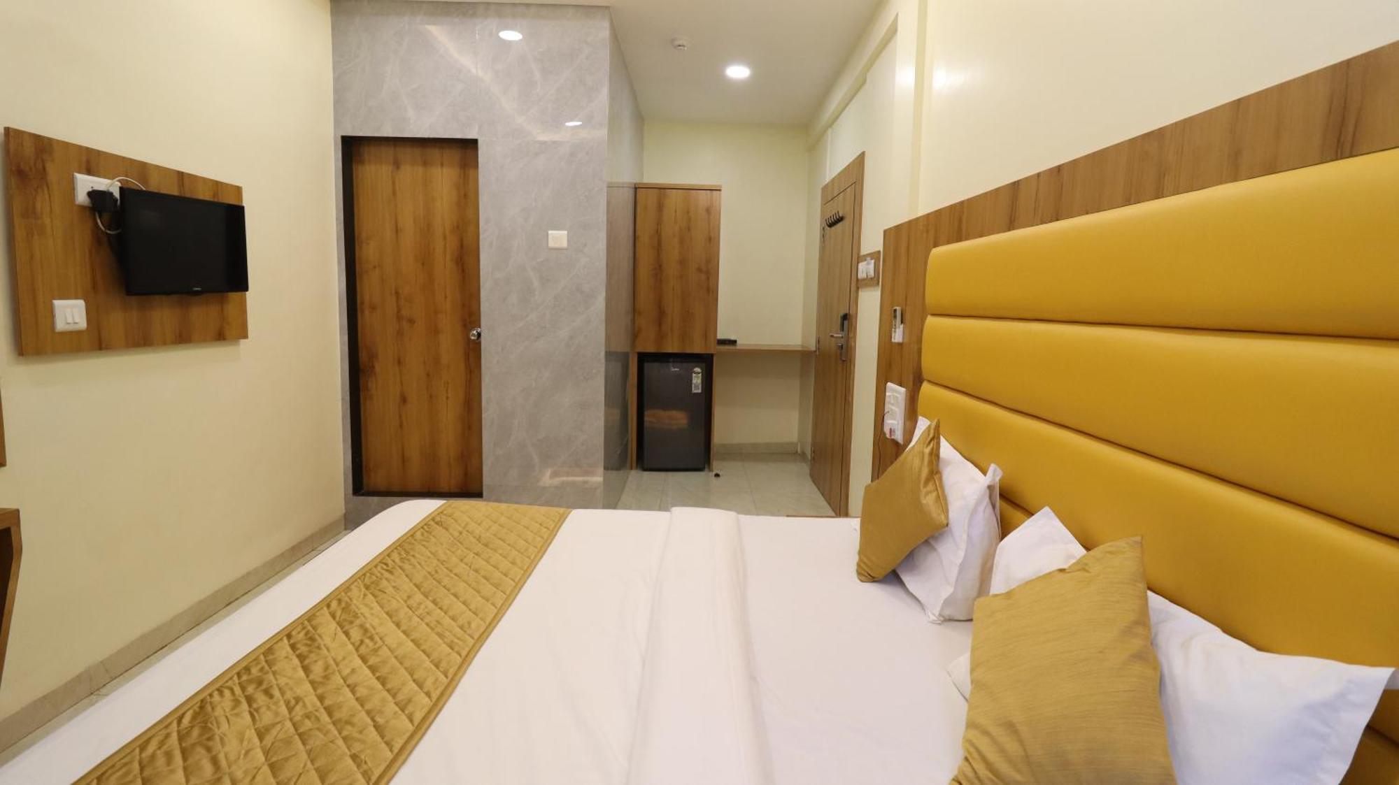 National - Grant Road Hotel Bombaim