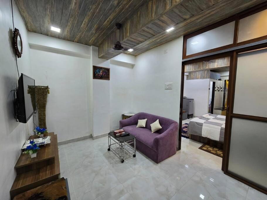 Emly Comfortable Cozy 1bhk Apartment *