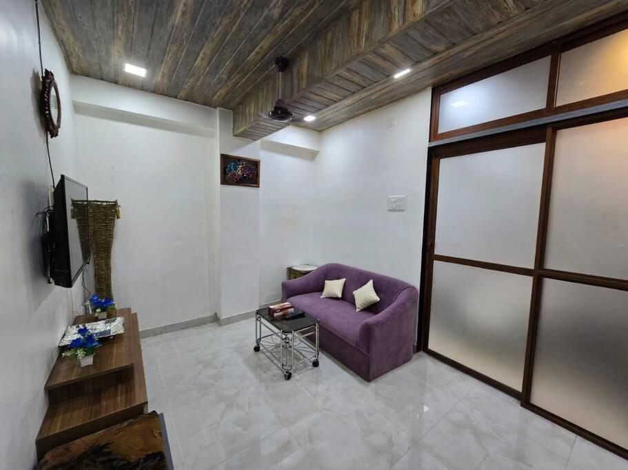 Emly Comfortable Cozy 1bhk Apartment Mumbai
