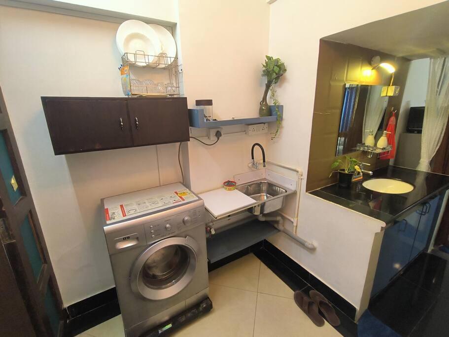 Shubhlaxmi With Sit Out - Linking Rd Apartment *