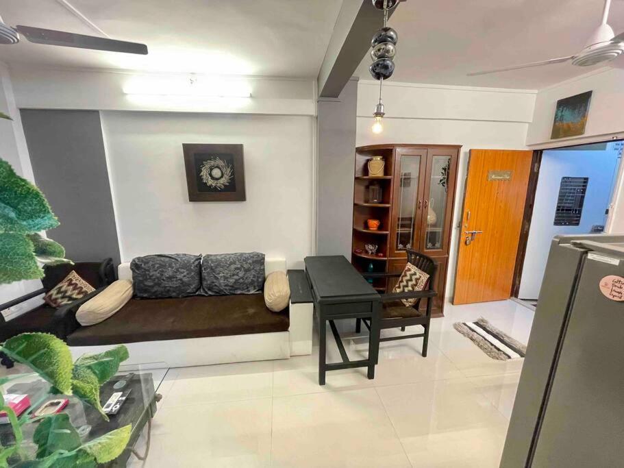 Apartment Seabird -1 Bhk Ground Floor-carter Rd- Bandra West Mumbai