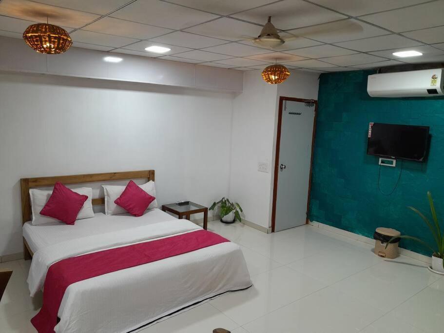 Agrawal Bhavan 6bhk Apartment *