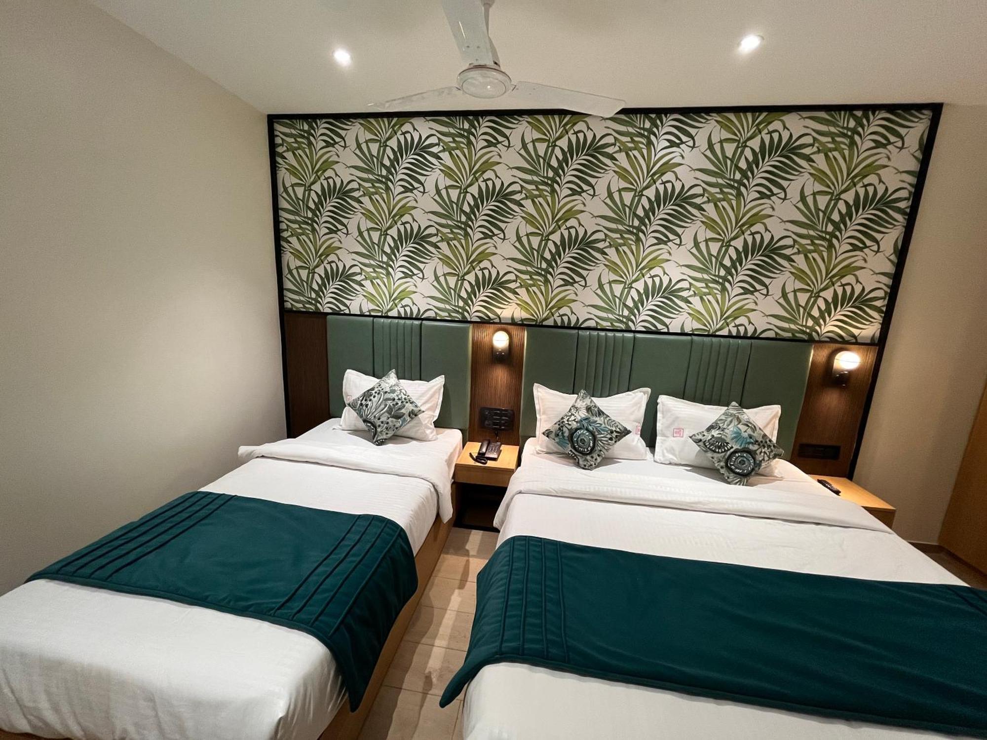 Hotel Esquire Near Bkc 3*