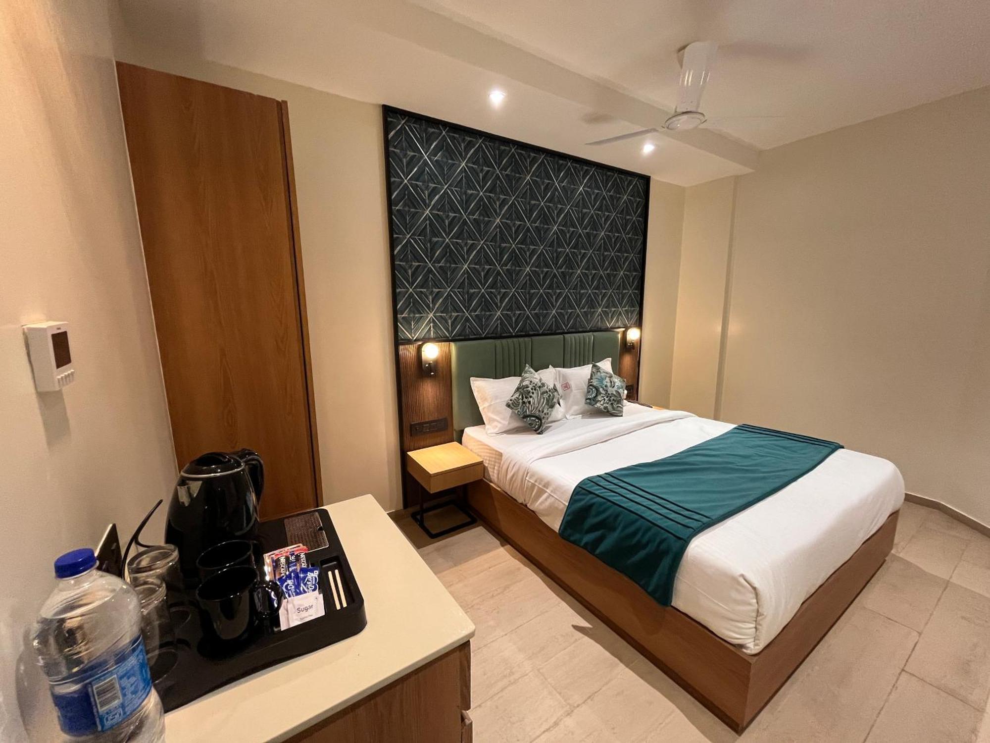 Esquire Near Bkc Hotel