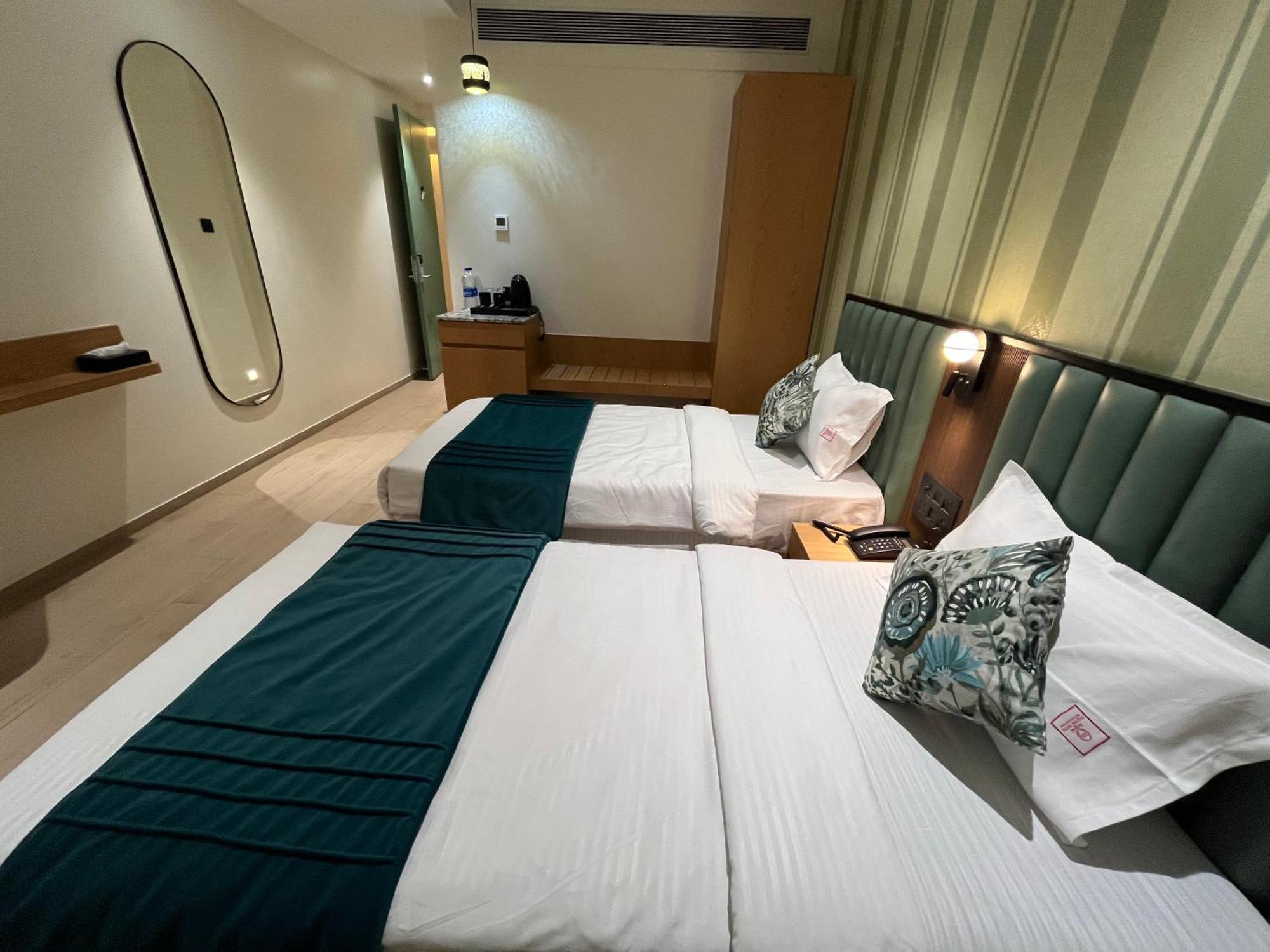 Hotel Esquire Near Bkc