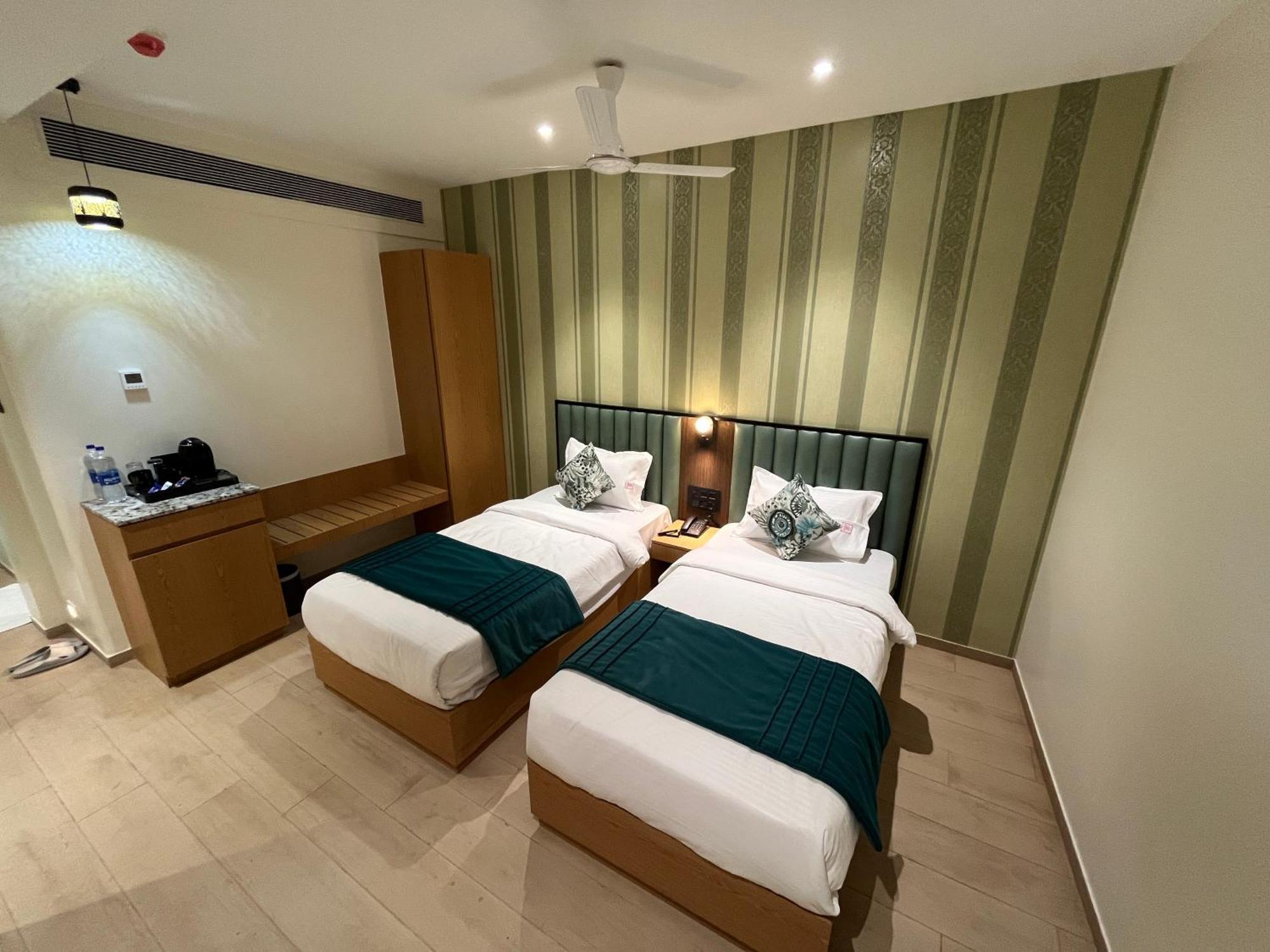 Esquire Near Bkc Mumbai