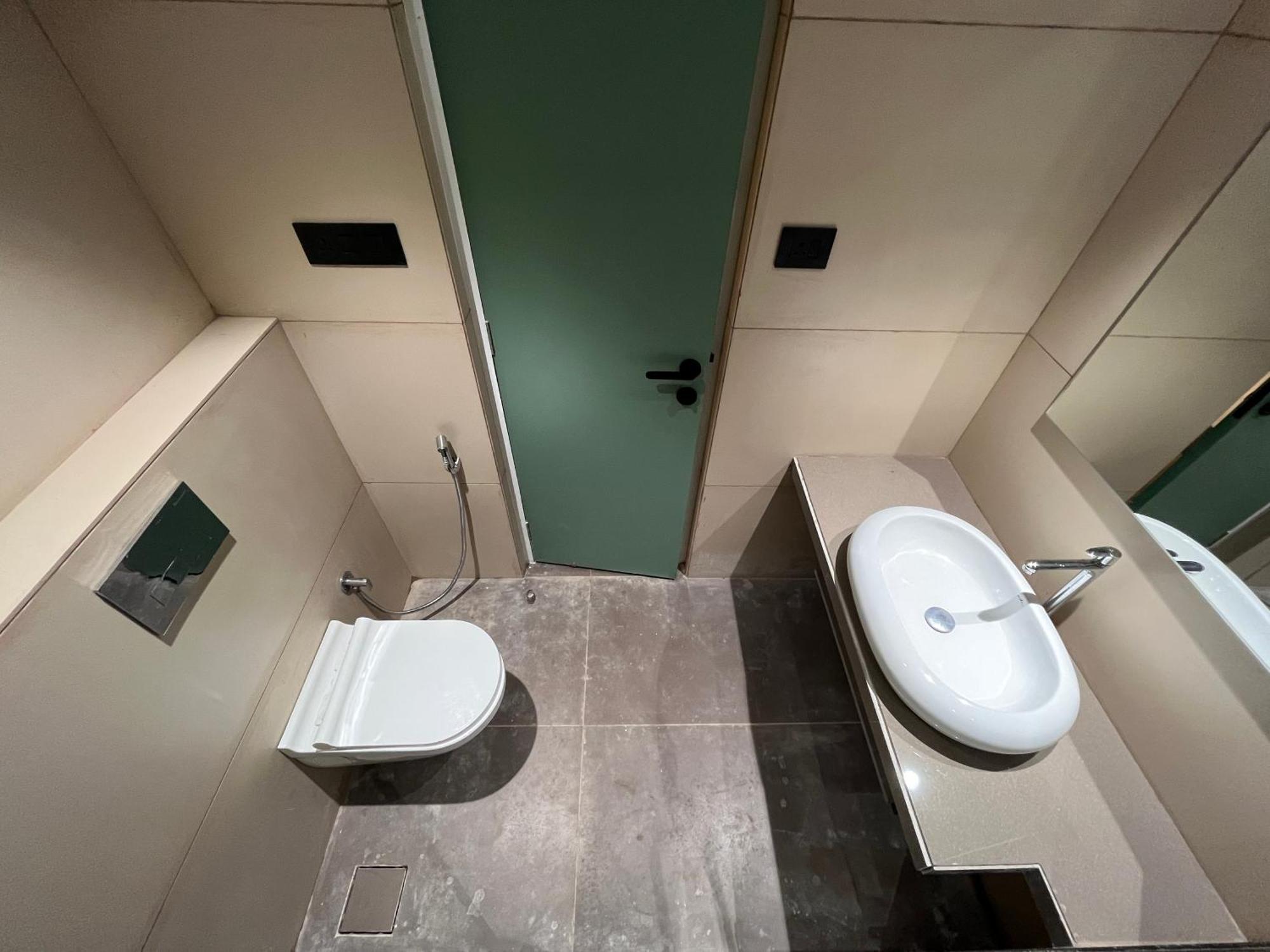 Hotel Esquire Near Bkc