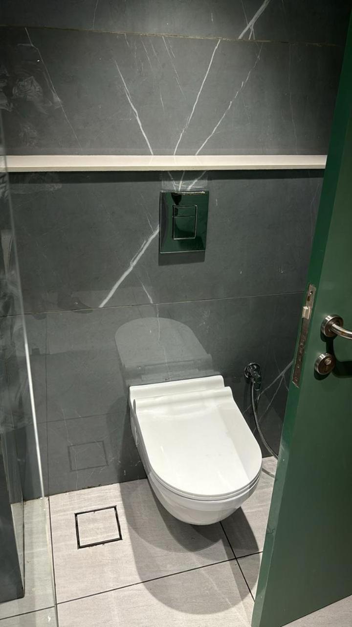 Hotel Esquire Near Bkc