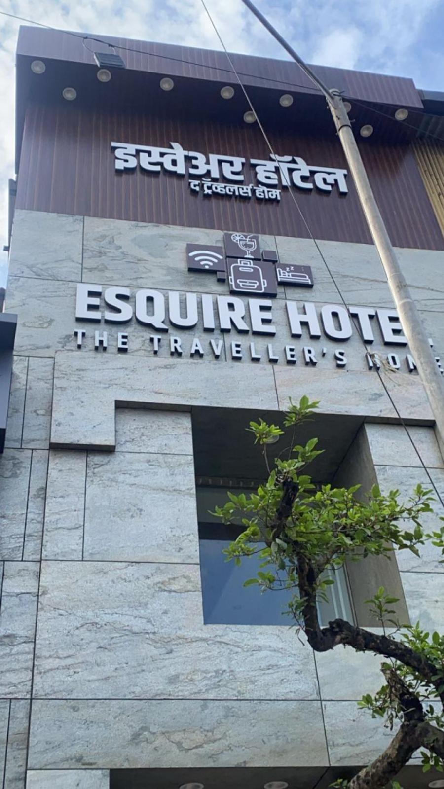 Hotel Esquire Near Bkc 3*
