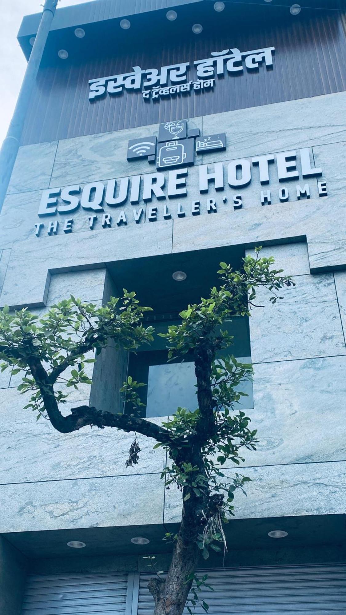 Hotel Esquire Near Bkc 3*