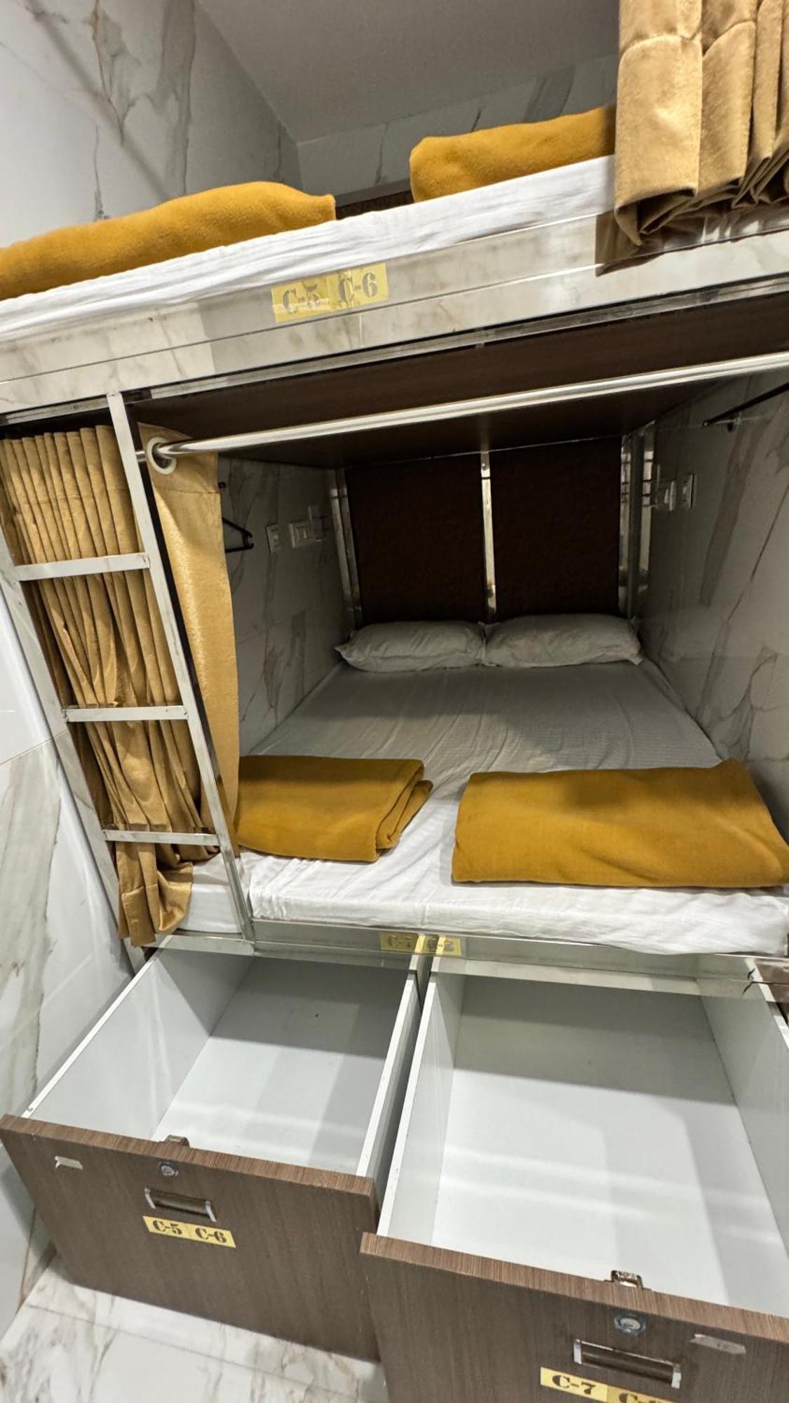 Elliott Hostel Mumbai
