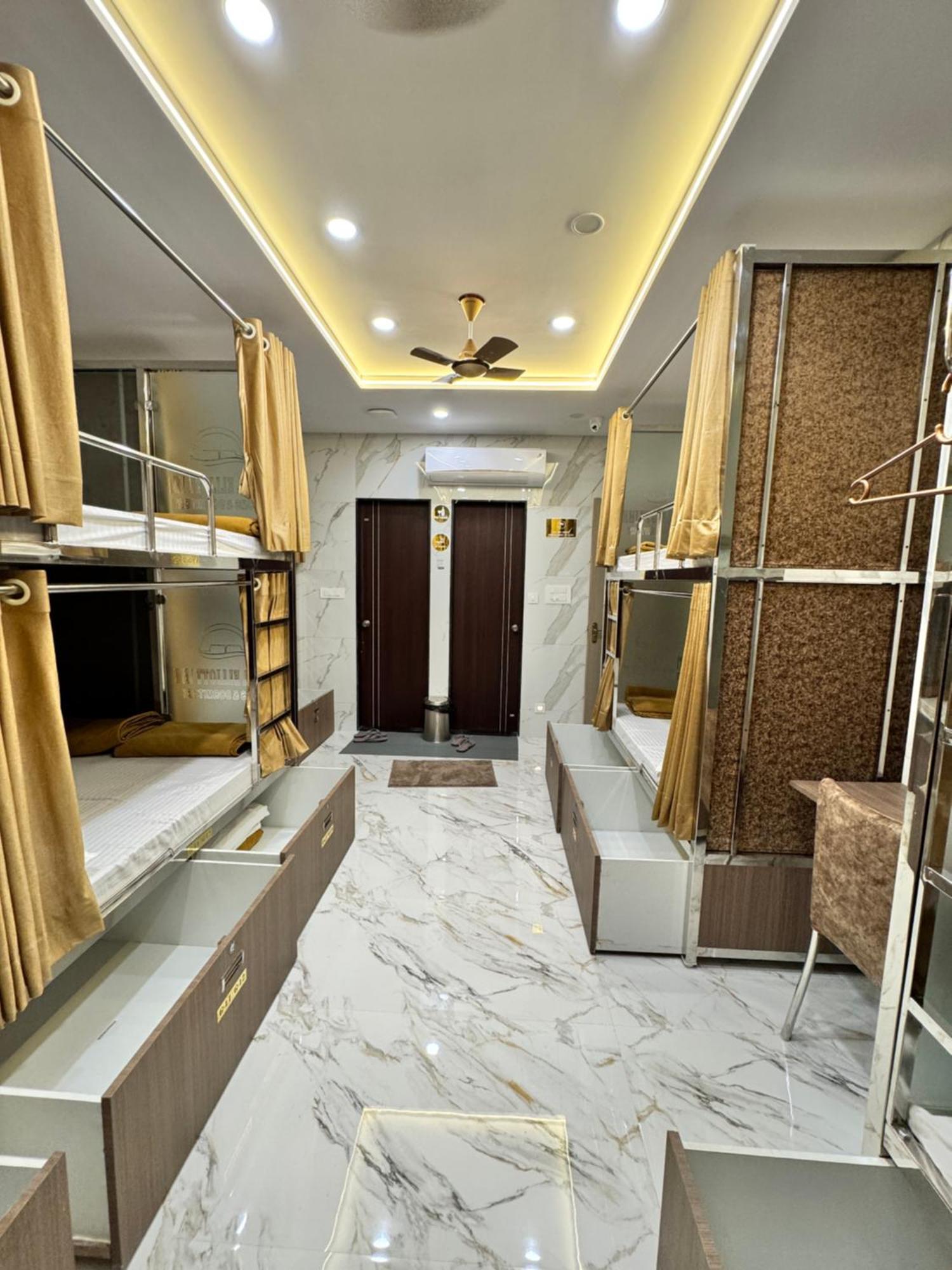 Elliott Hostel Mumbai