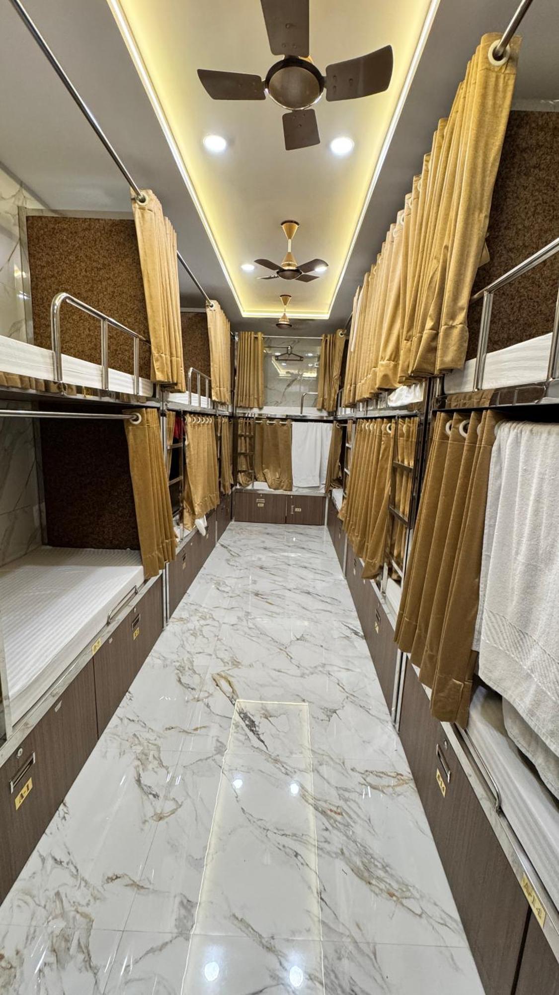 Elliott * Mumbai