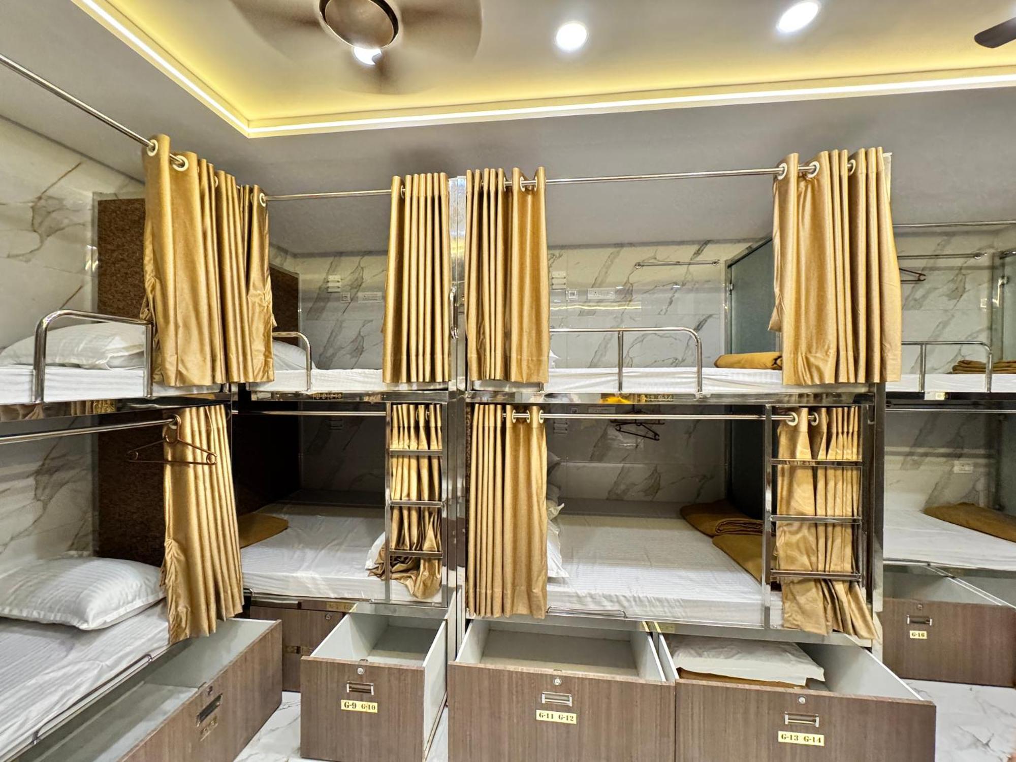 Elliott Hostel Mumbai