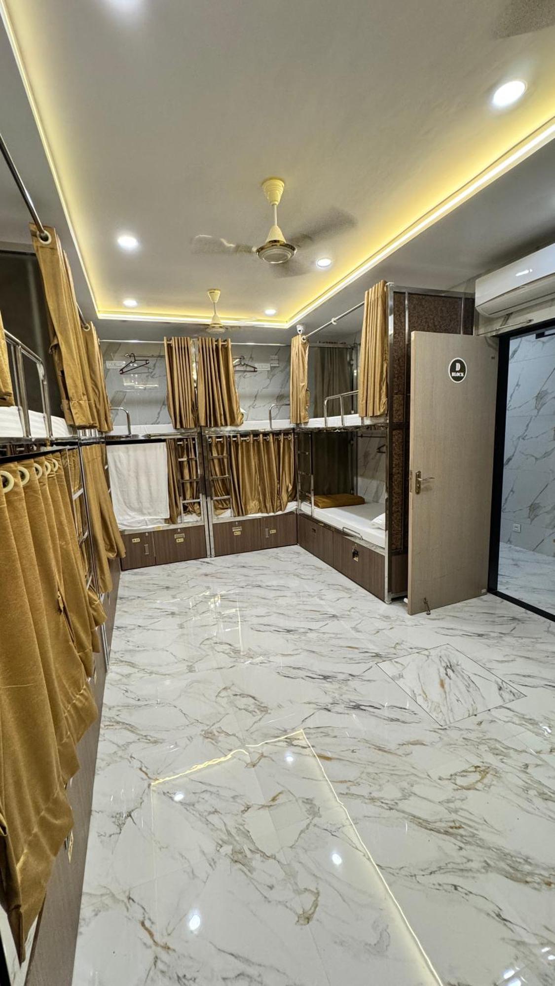 Elliott Mumbai