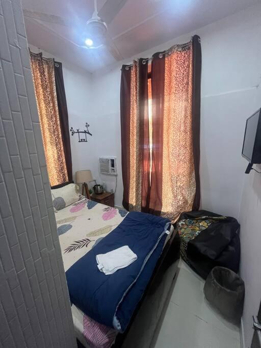 Apartment Budget Friendly 2bhk At Pali Hill Mumbai