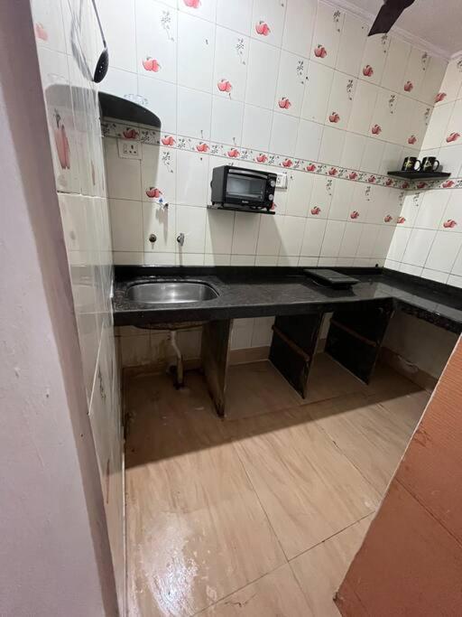 Apartment Budget Friendly 2bhk At Pali Hill *