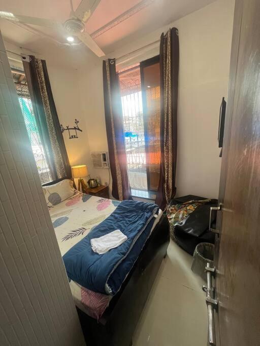 Budget Friendly 2bhk At Pali Hill Apartment