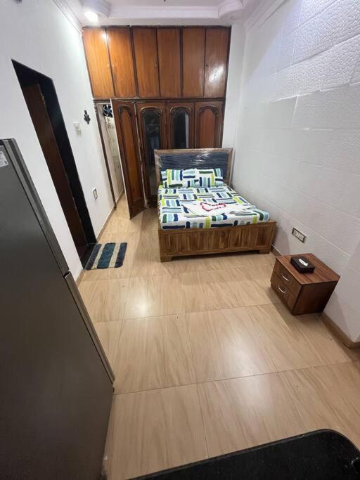 Budget Friendly 2bhk At Pali Hill Apartment *