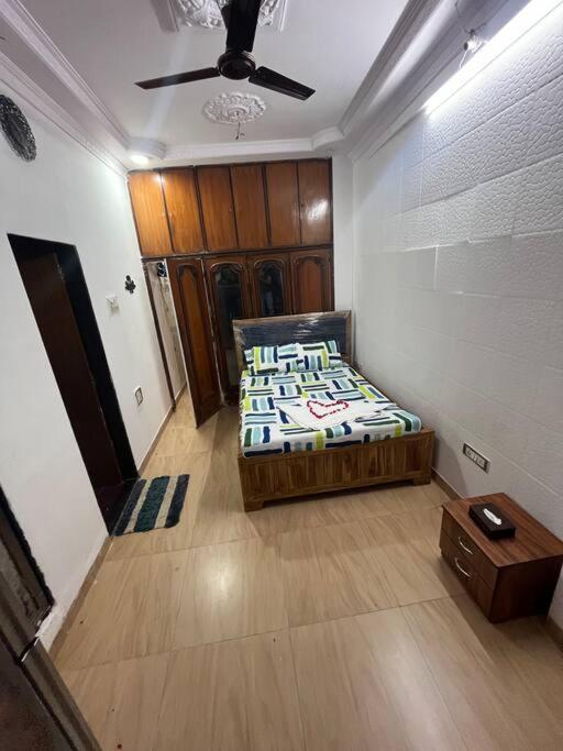 Budget Friendly 2bhk At Pali Hill *