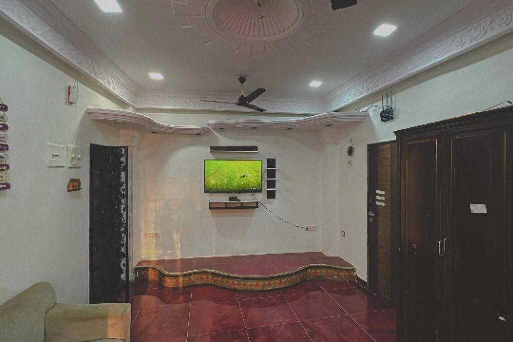Apartment Budget Friendly 2bhk At Pali Hill Mumbai