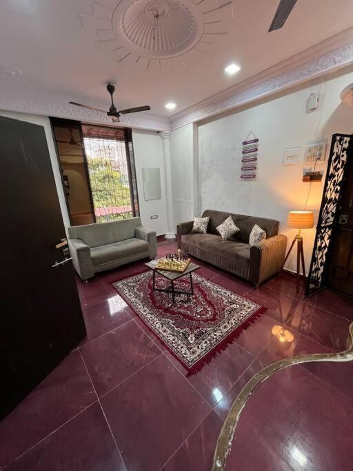 Budget Friendly 2bhk At Pali Hill