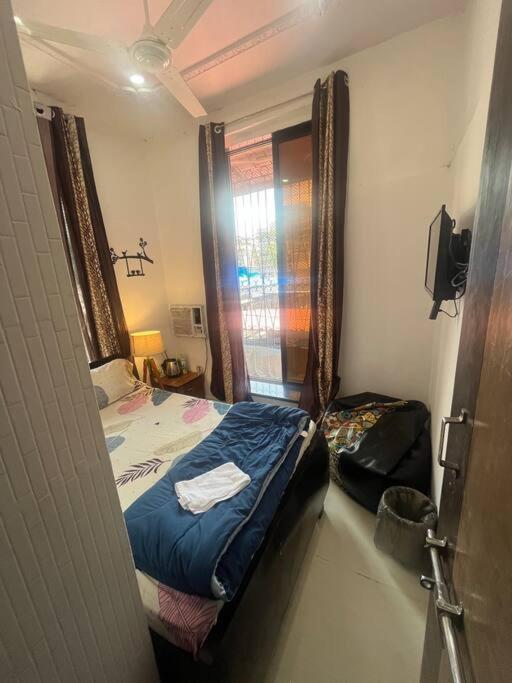 Budget Friendly 2bhk At Pali Hill *