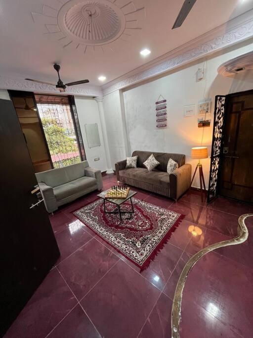 Budget Friendly 2bhk At Pali Hill * Mumbai