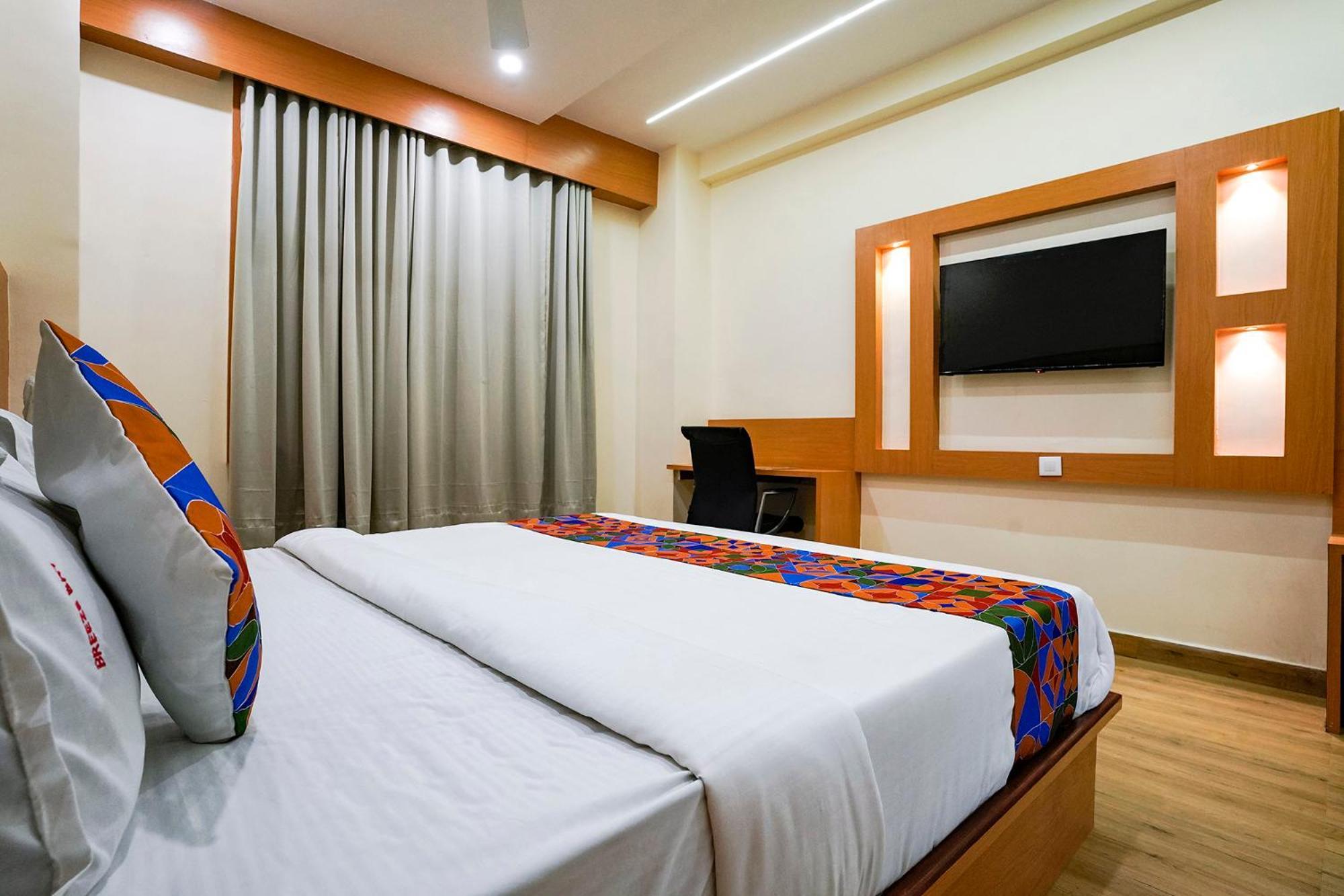 Hotel Fabhotel 7 Square - Nr Bkc
