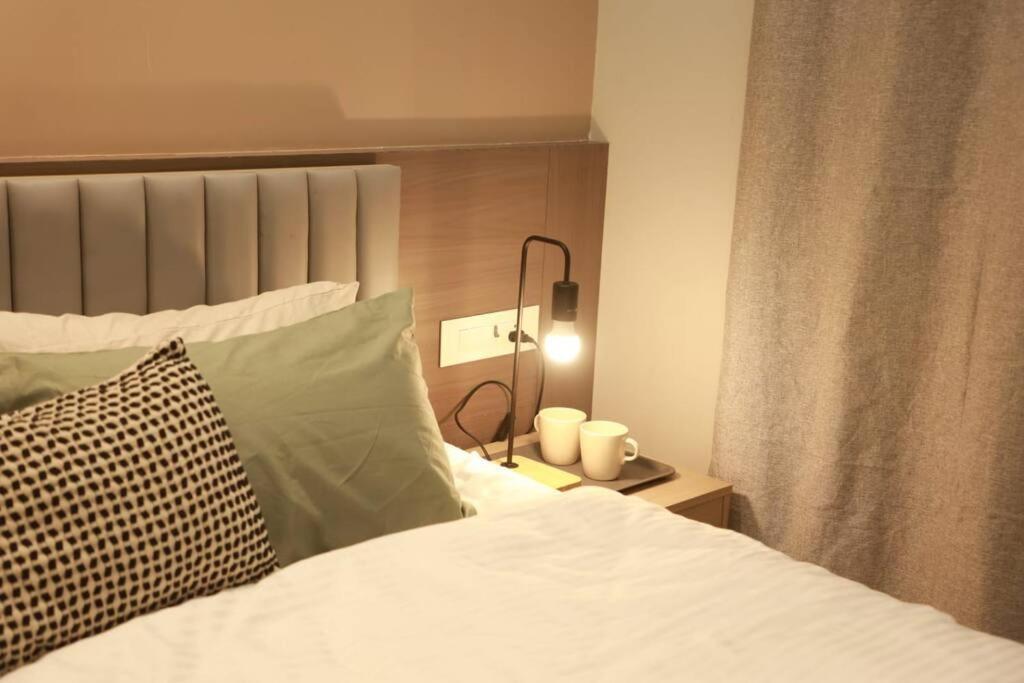 Downtown 2 And Half Bhk Appt Mahalaxmi, 1201 *