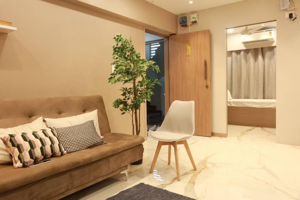 Downtown 2 And Half Bhk Appt Mahalaxmi, 1201 Apartment *
