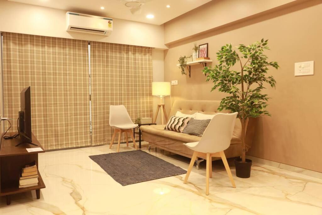 Downtown 2 And Half Bhk Appt Mahalaxmi, 1201 Apartment *