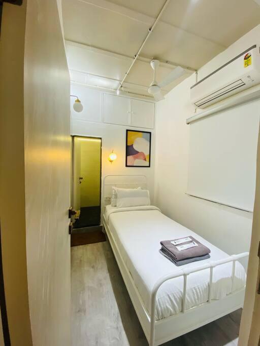 Vera 1bhk Bandra W By The Company * Mumbai