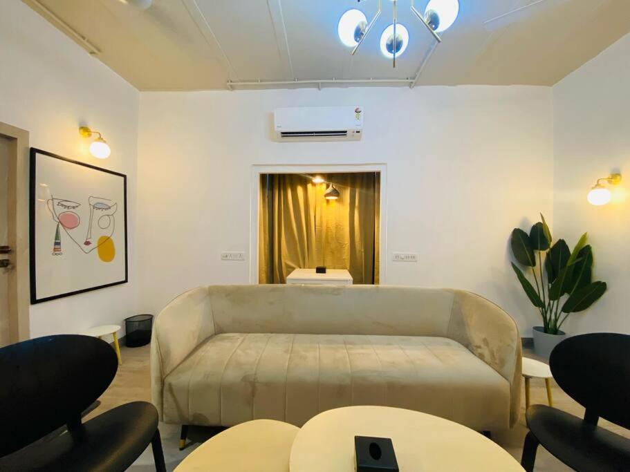Vera 1bhk Bandra W By The Company *