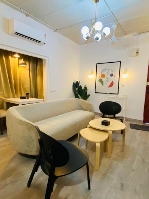 Vera 1bhk Bandra W By The Company * Bombaim