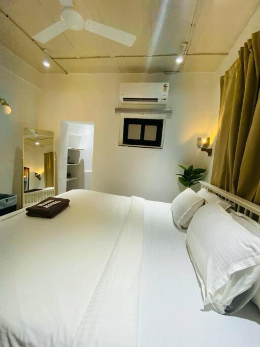 Vera 1bhk Bandra W By The Company *