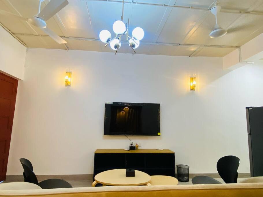 Vera 1bhk Bandra W By The Company