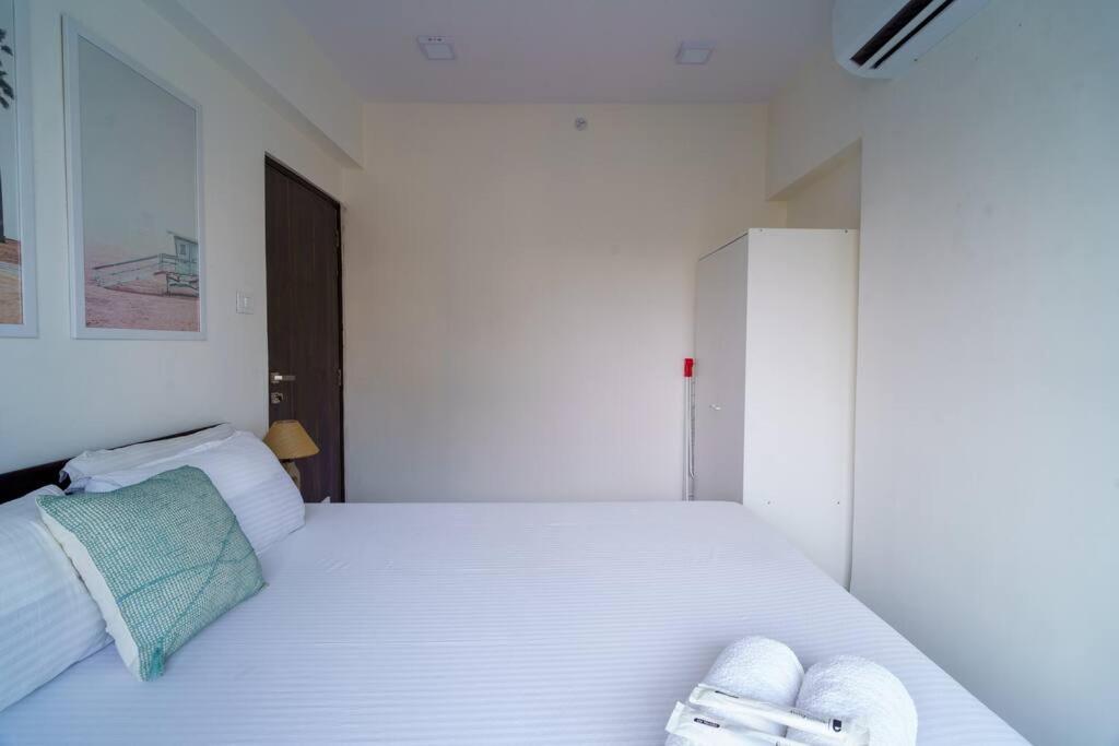 Luna 1bhk Bandra W By The Company Apartment Mumbai