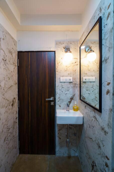 Luna 1bhk Bandra W By The Company * Mumbai