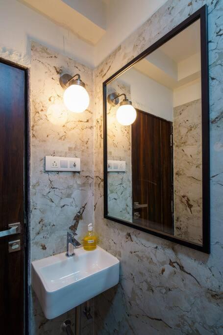Luna 1bhk Bandra W By The Company Apartment