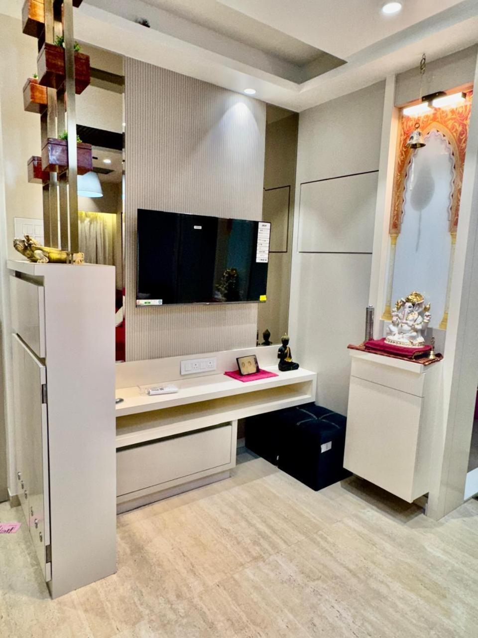 Pixiestays Goregaon West
